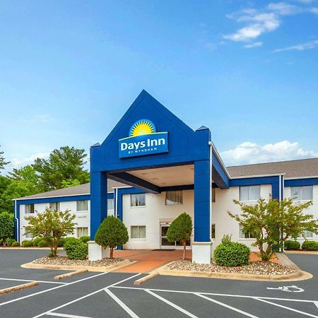 Days Inn & Suites By Wyndham Siler City Exteriér fotografie