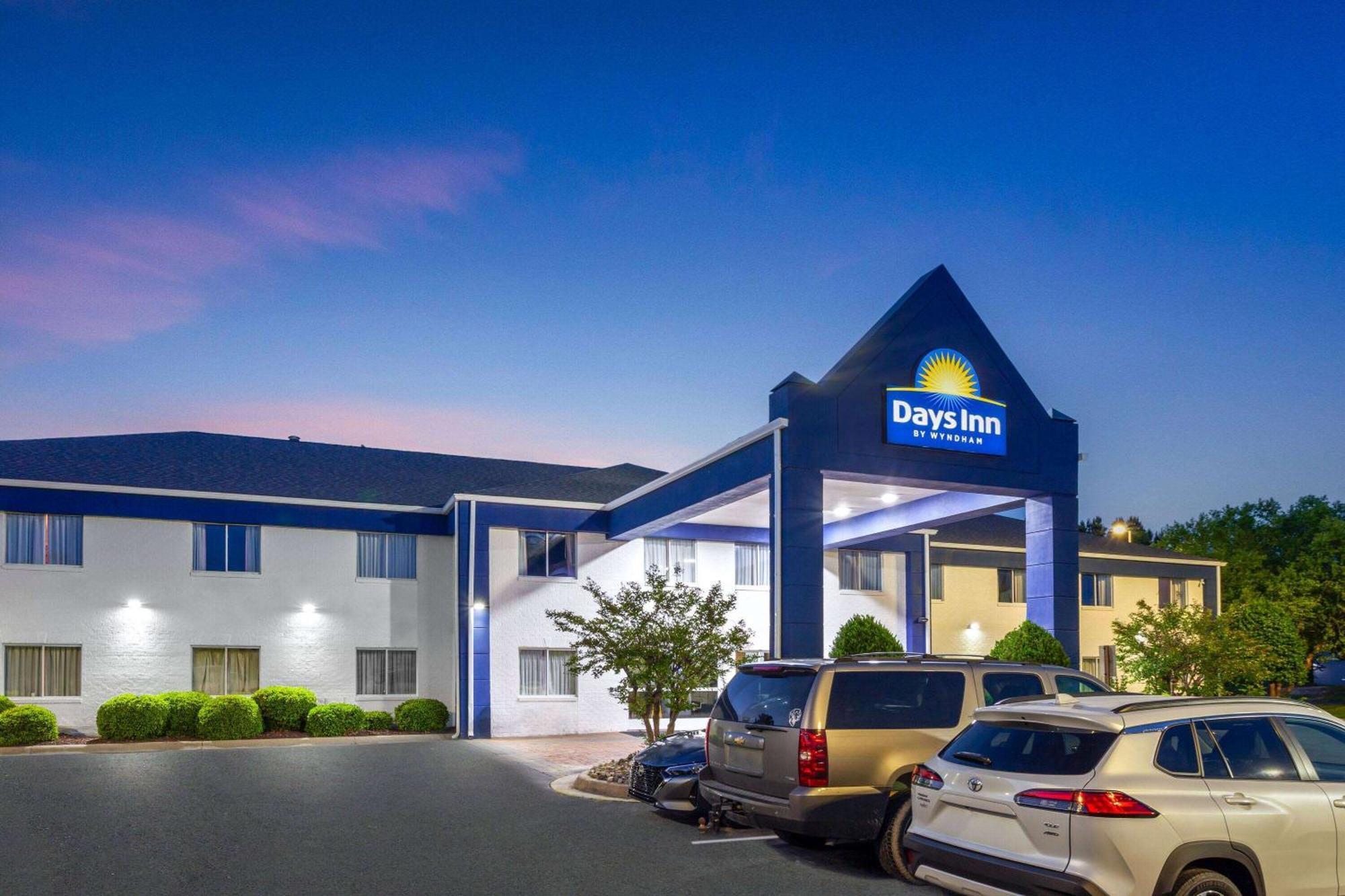 Days Inn & Suites By Wyndham Siler City Exteriér fotografie