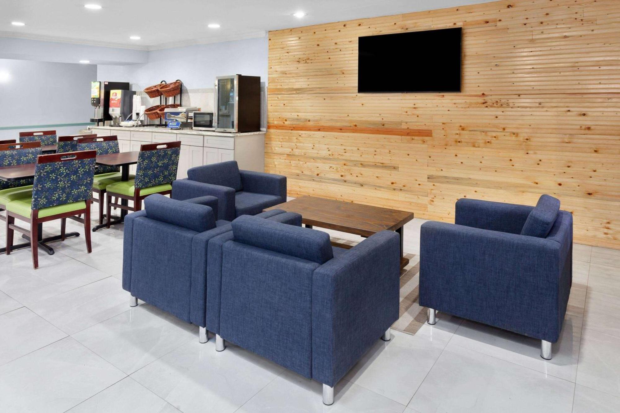 Days Inn & Suites By Wyndham Siler City Exteriér fotografie