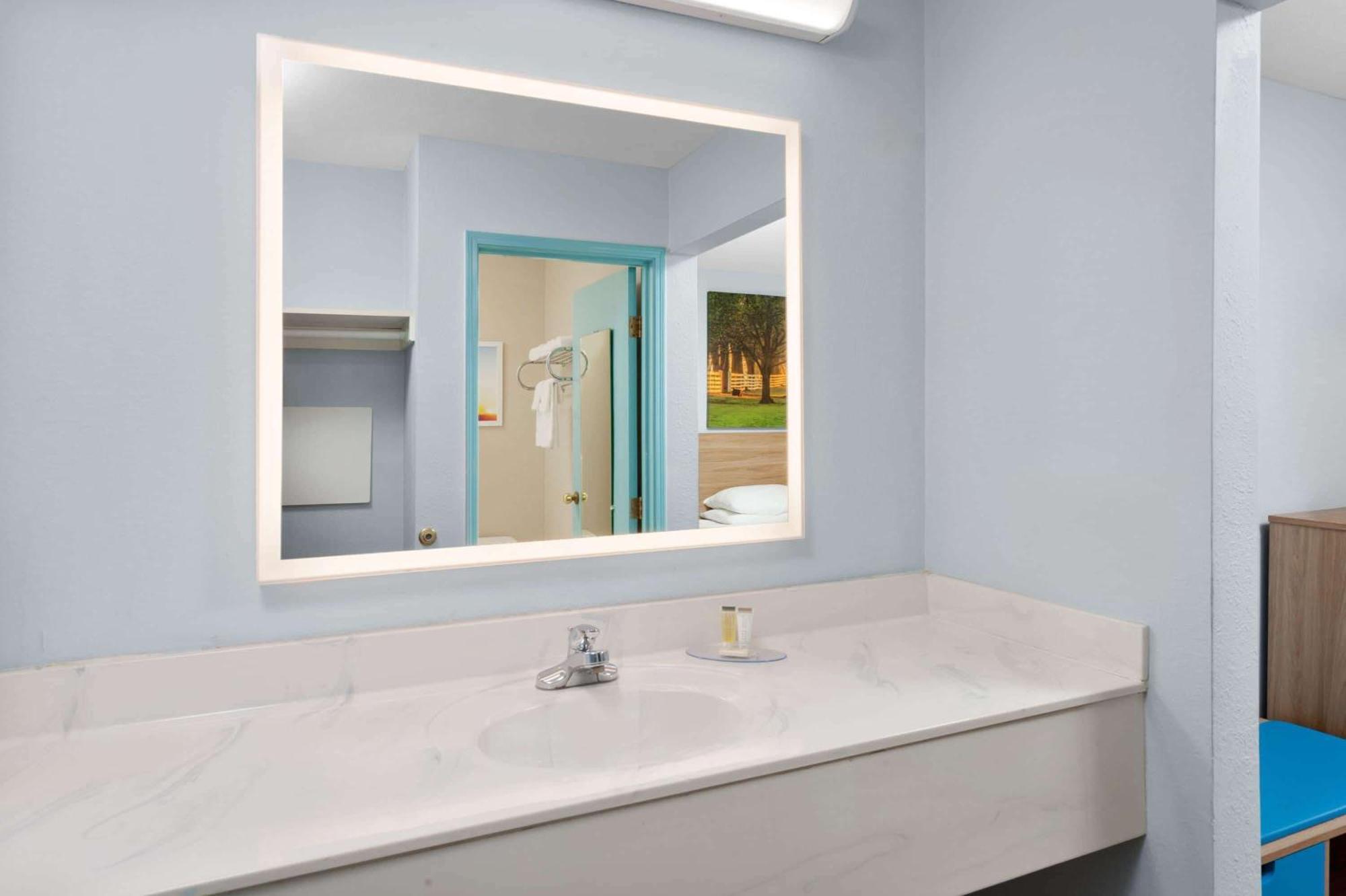 Days Inn & Suites By Wyndham Siler City Exteriér fotografie