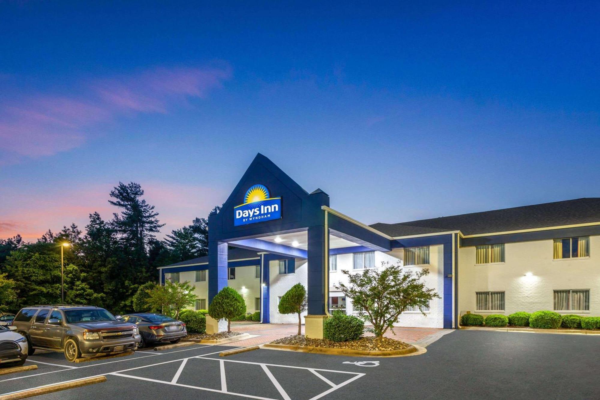Days Inn & Suites By Wyndham Siler City Exteriér fotografie